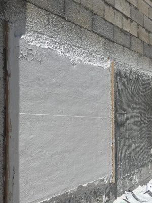 דוגמא ליישום מדגם טיח תרמי על קיר בלוק: תמונה – פלס